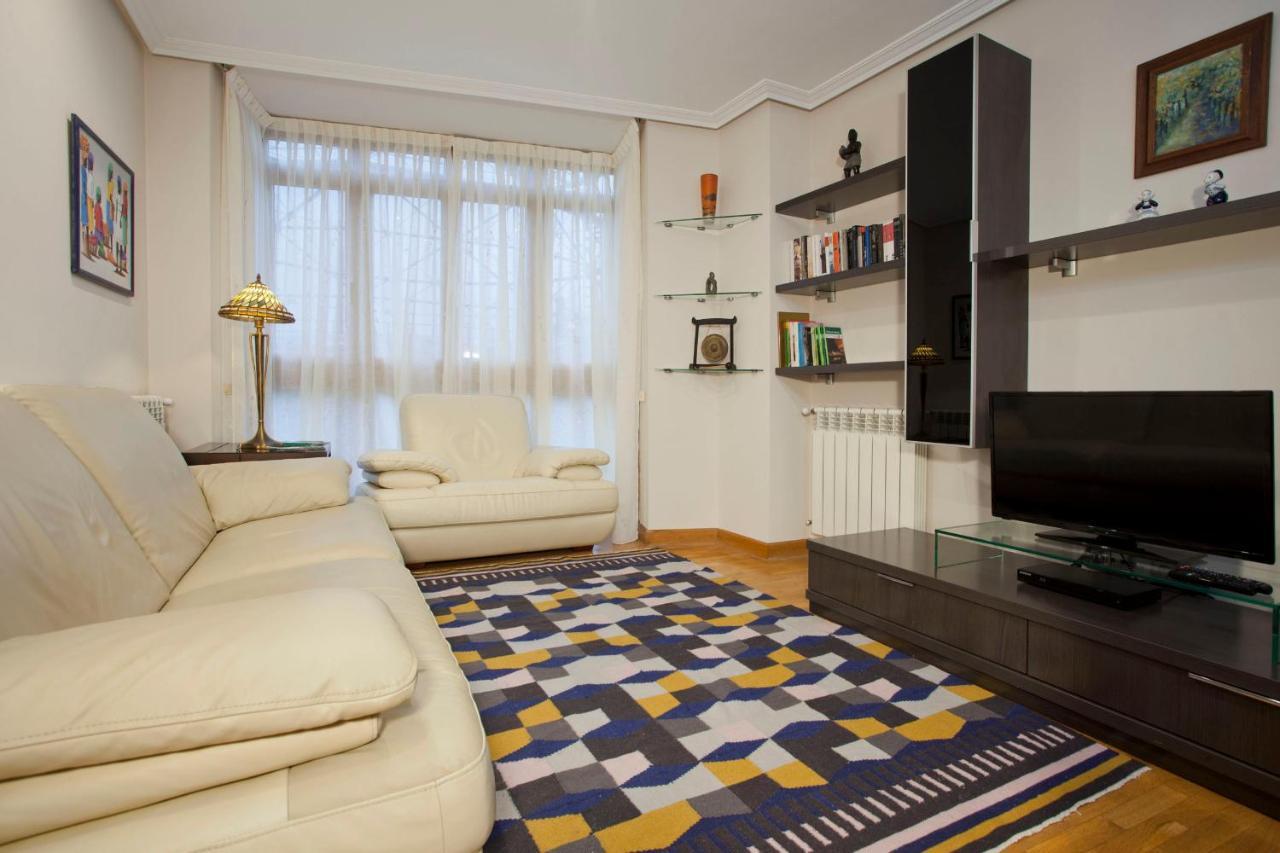 Apartamento de La Casona de Riomera Oviedo Bagian luar foto